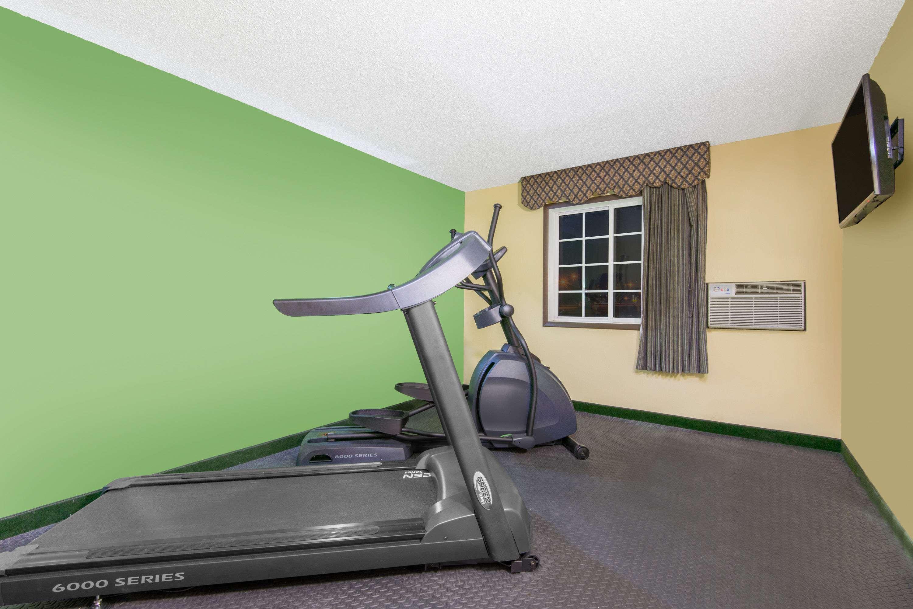 Days Inn By Wyndham Great Bend Bagian luar foto